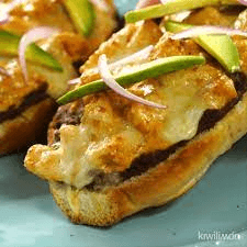 Molletes con Pollo