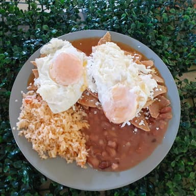 CHILAQUILES CON HUEVO