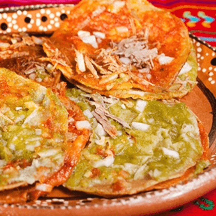 Chalupas con Carne de Res o de Pollo