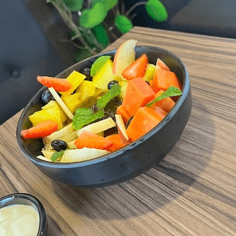 Fruta con Pudinde Avena y Quinoa