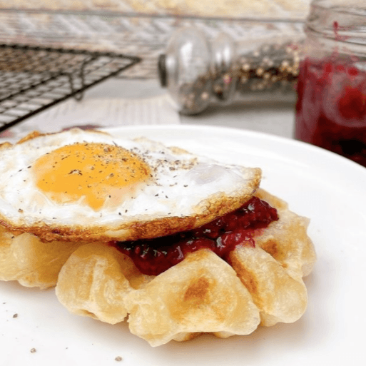 Waffle de Yuca + Salsa Frutos Rojos