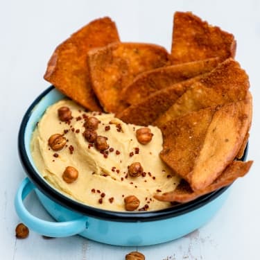 Hummus con Chips o Pan.-