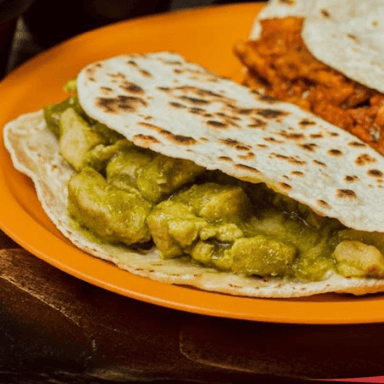 Taco Pierna en Salsa Verde