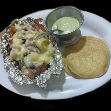 Papa al carbón con bistec