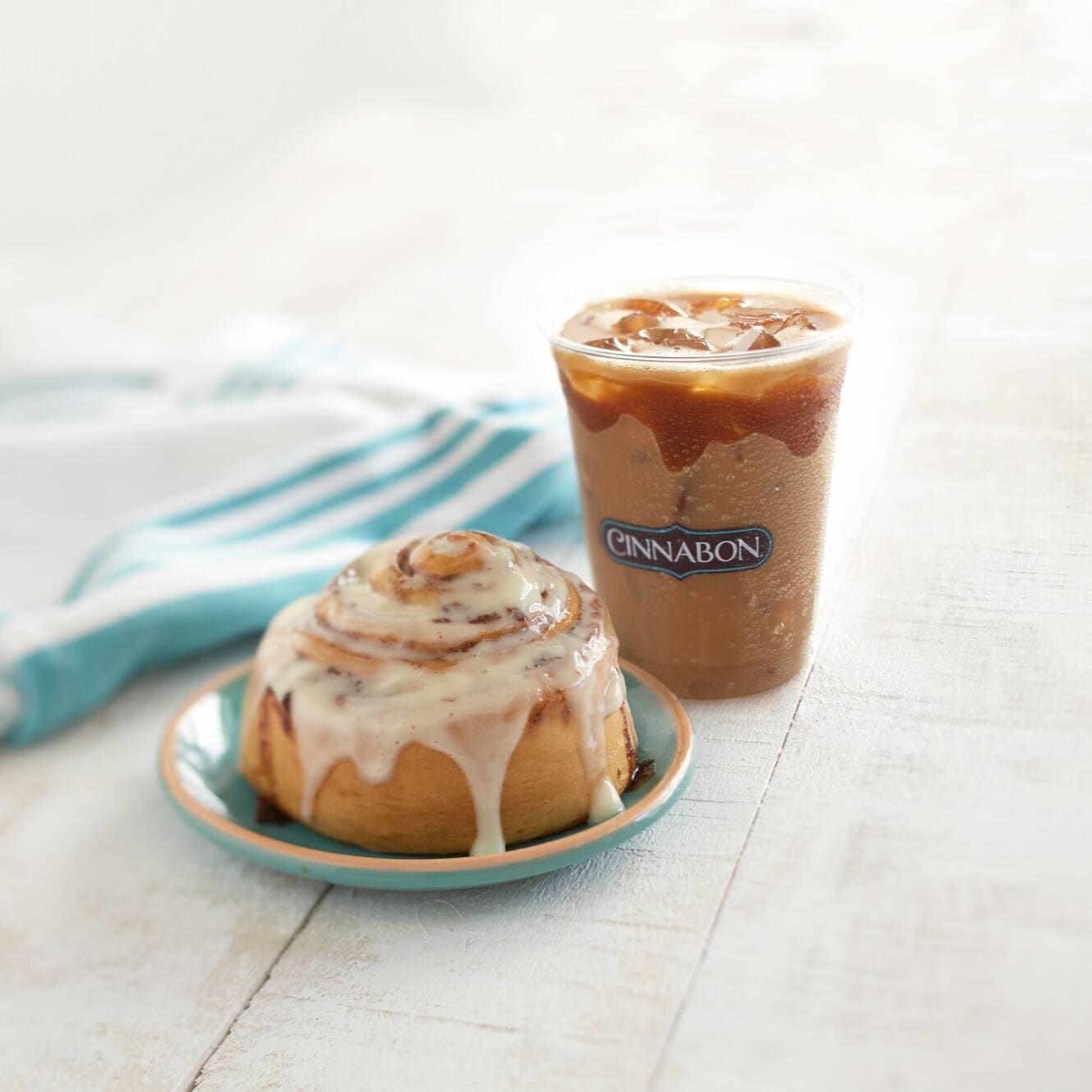Cinnabon Clásico + Latte 12 Oz