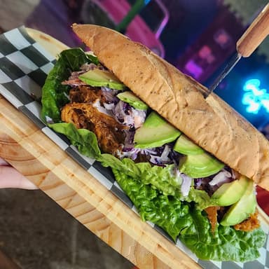 BAGUETTE PULLED PORK