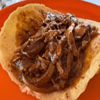 TACO POLLO CON MOLE