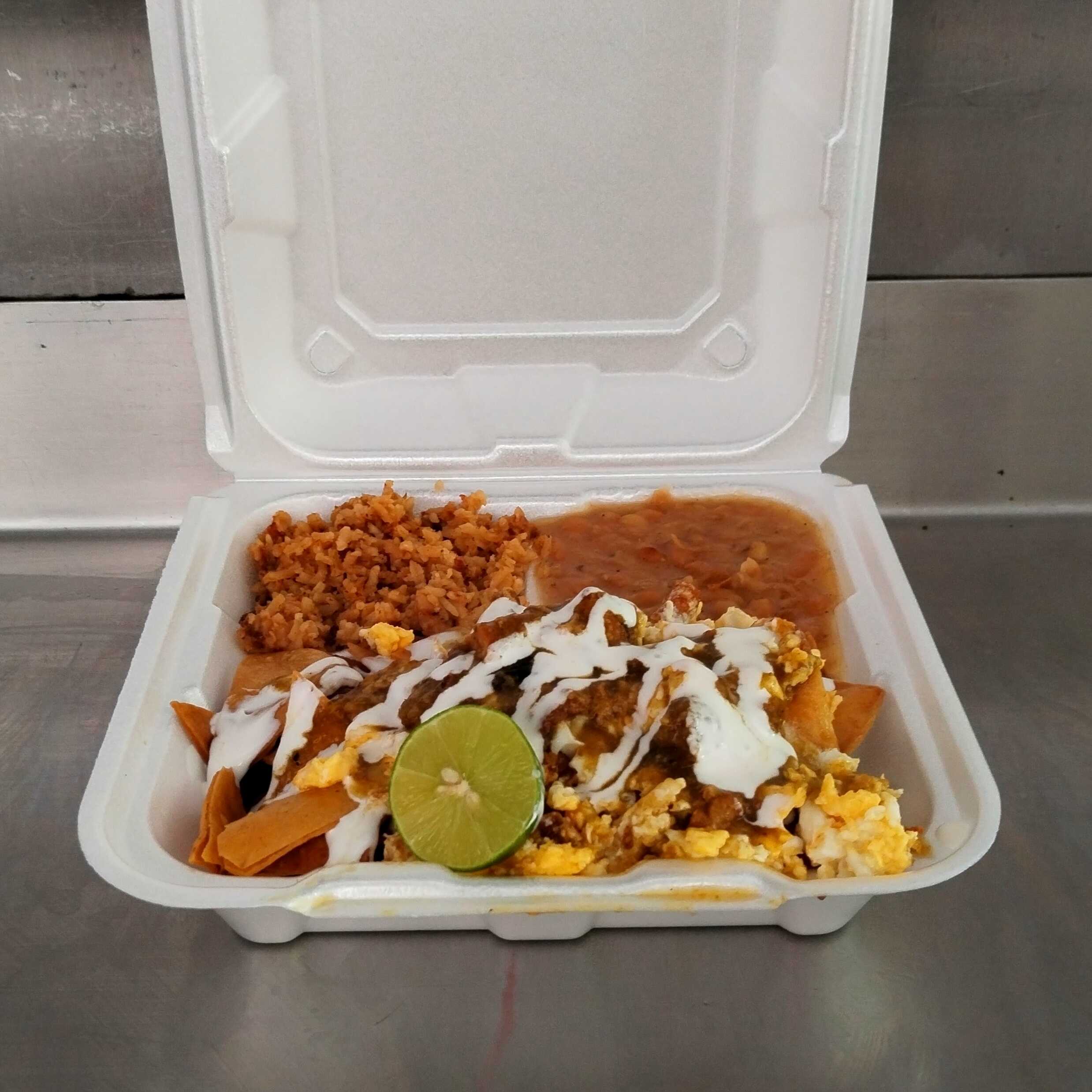 Chilaquiles Con Huevo Revuelto