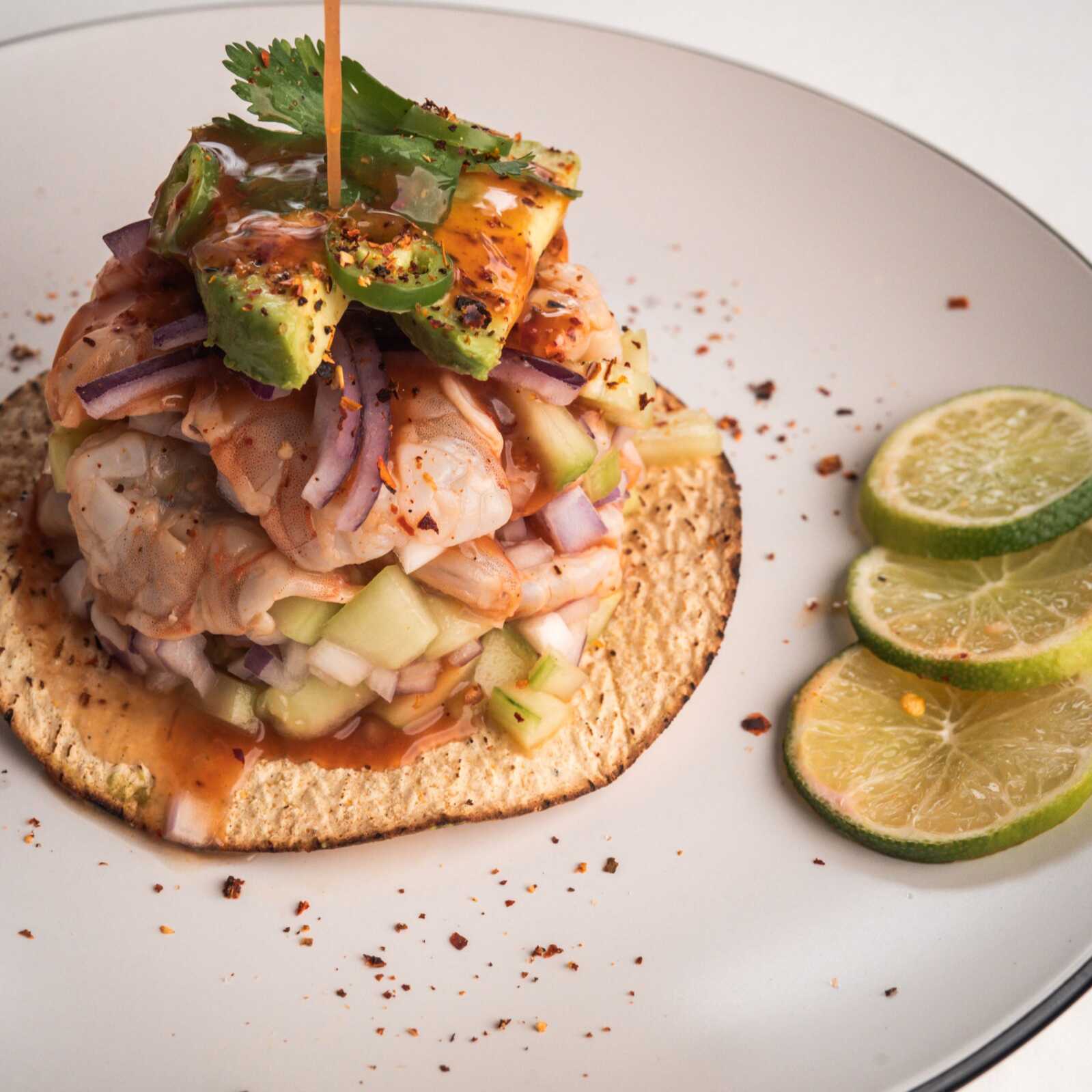 Tostada de Aguachile Rojo