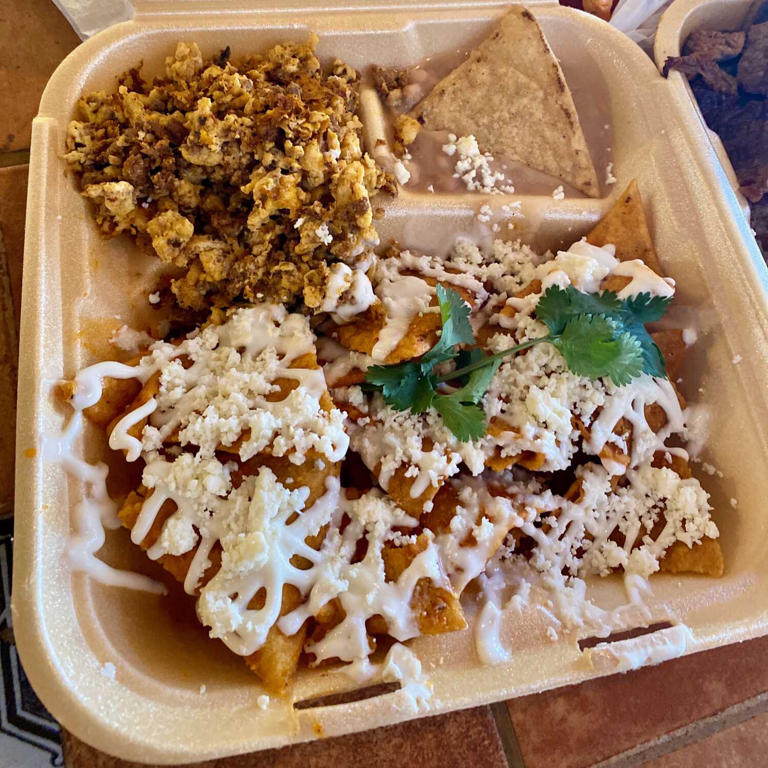 Chilaquiles con Pierna Guisada