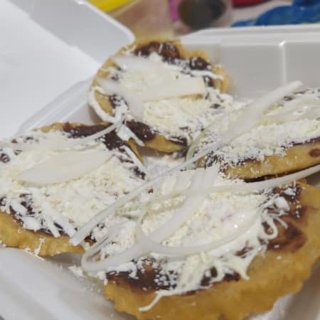 Picaditas de Frijol con Queso