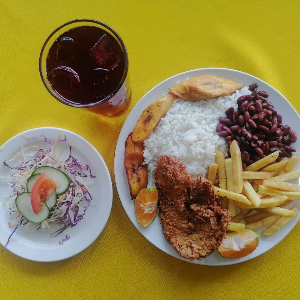 Casado Típico con Pescado