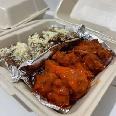 10 PZAS DE ALITAS + 2 PZAS DE REGALO