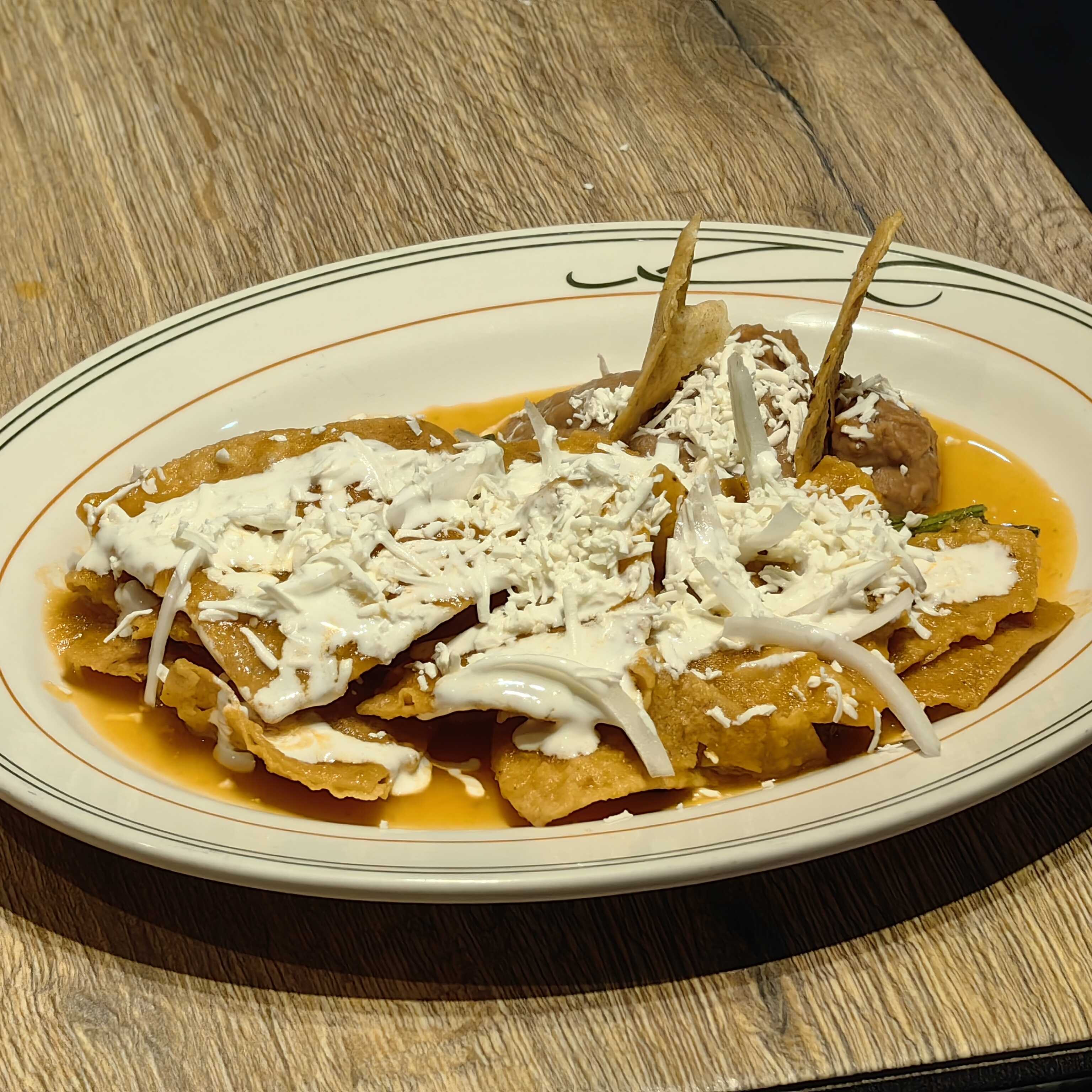 CHILAQUILES ROJOS CON HUEVO
