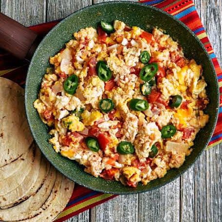 Desayuno Completo de Huevo a la Mexicana