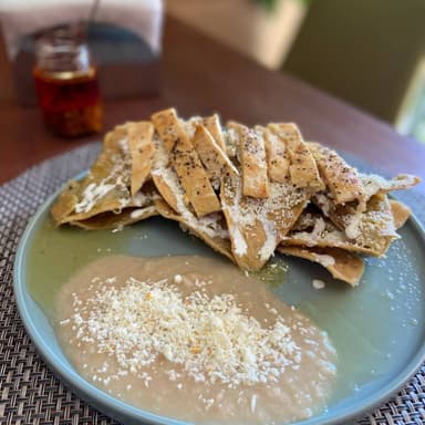 Chilaquiles Verdes con Huevo