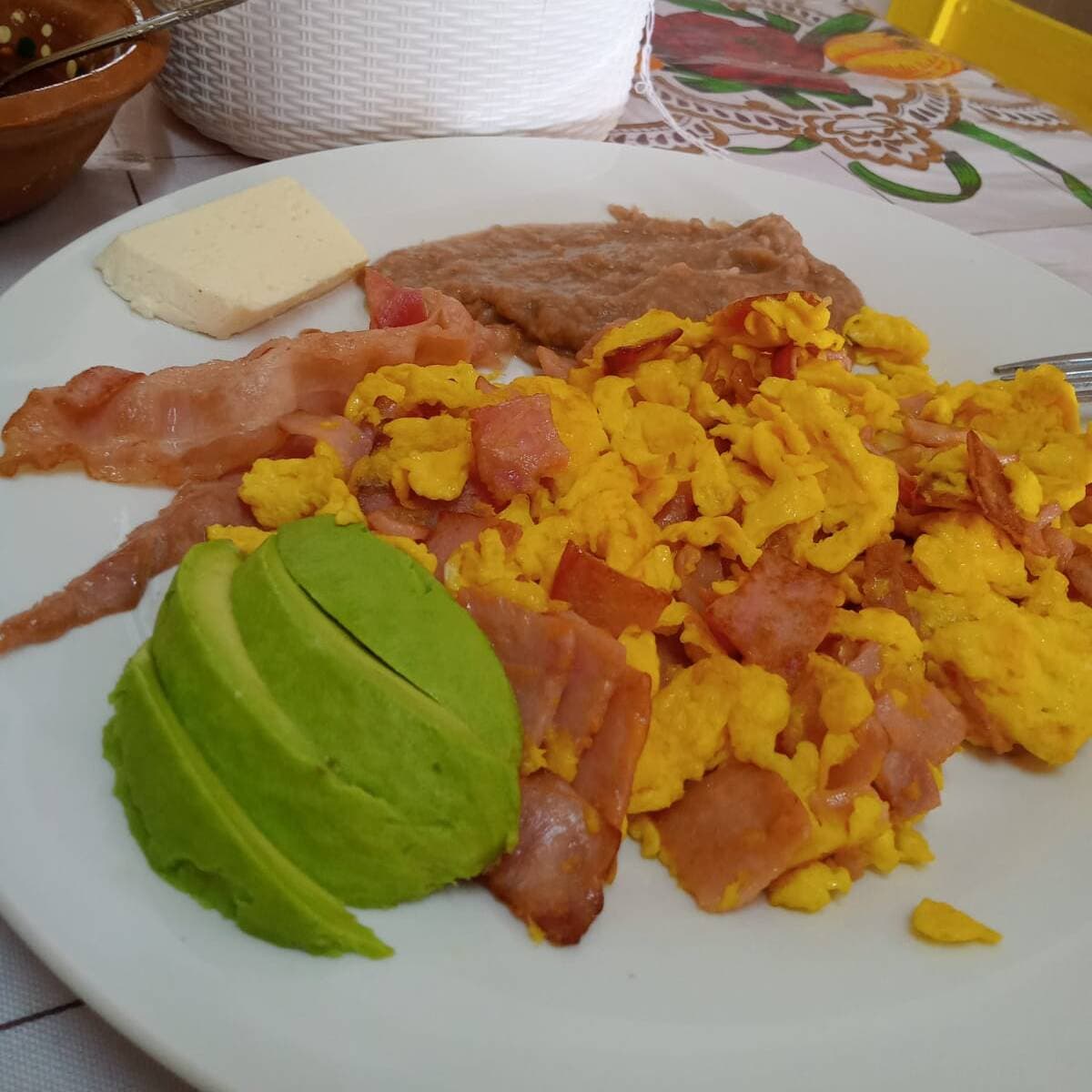 Combo huevos al gusto + café de olla