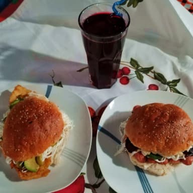 Combo Alema (2 Cemitas y Un Agua de Litro)