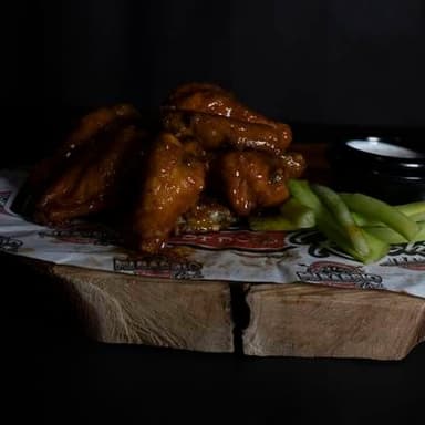 Alitas con Salsa de Varios Sabores
