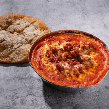 Espagueti con Pan de Ajo