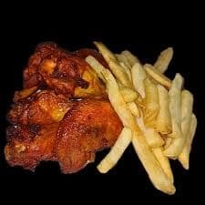 Alitas Individual más Papas Grandes