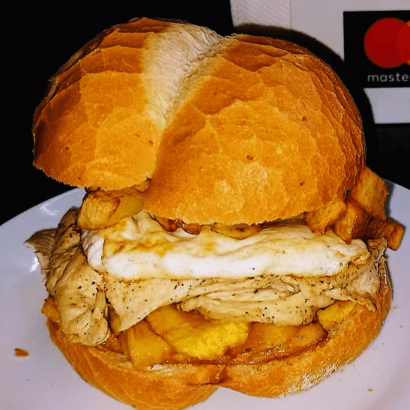 Sandwuiche de Filete de Pollo Pobre