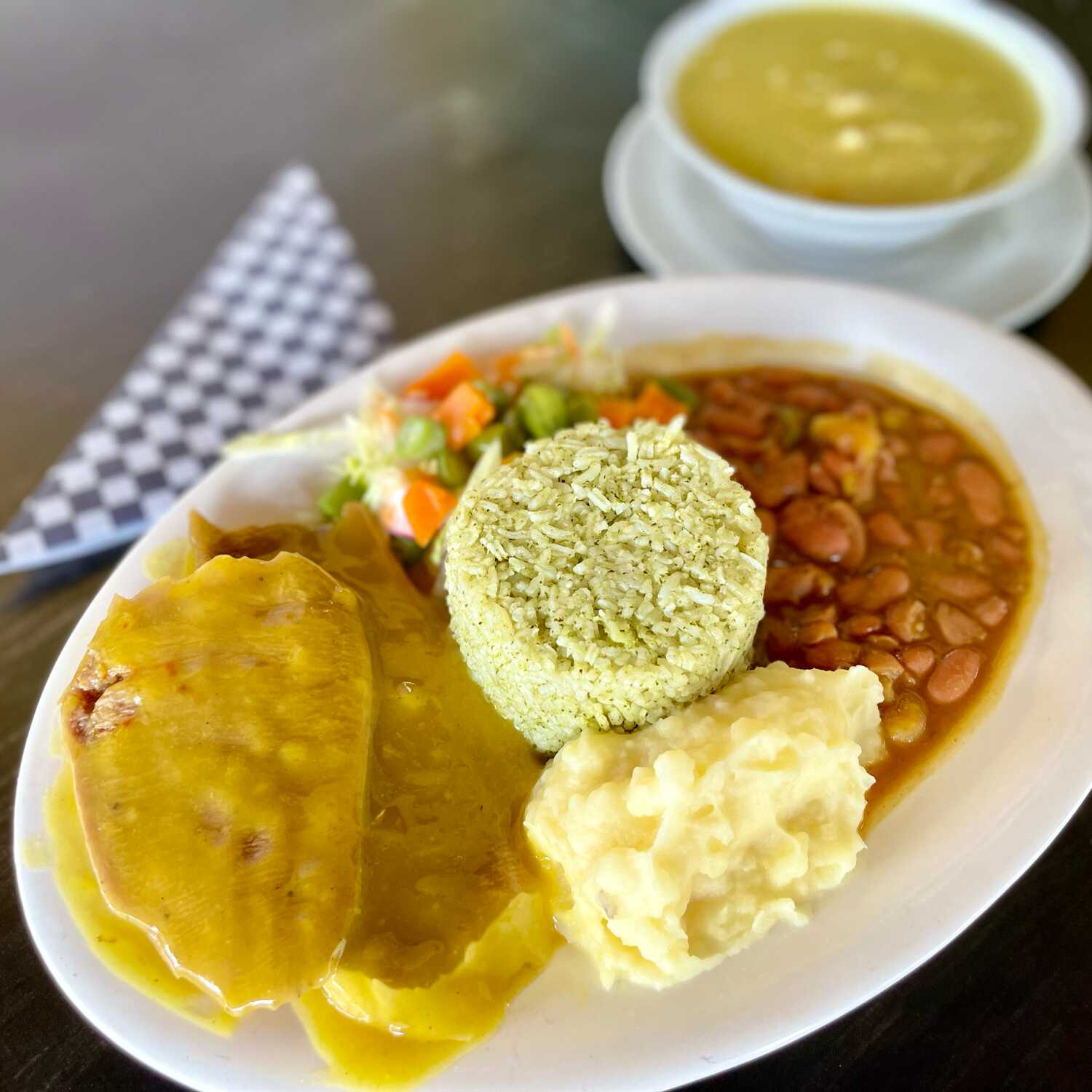 Lengua en salsa