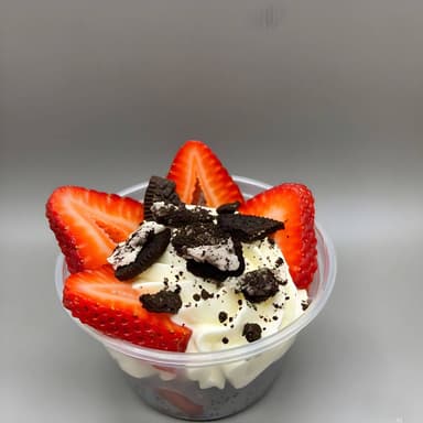 Fresaa con Crema y Trozos de Cheesecake