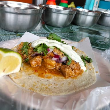 Taco de Costilla en Salsa de Chile Morita