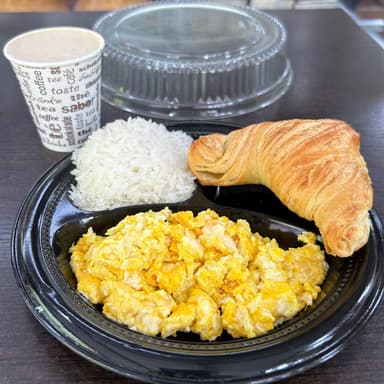 Desayuno Huevos Revueltos con Arroz