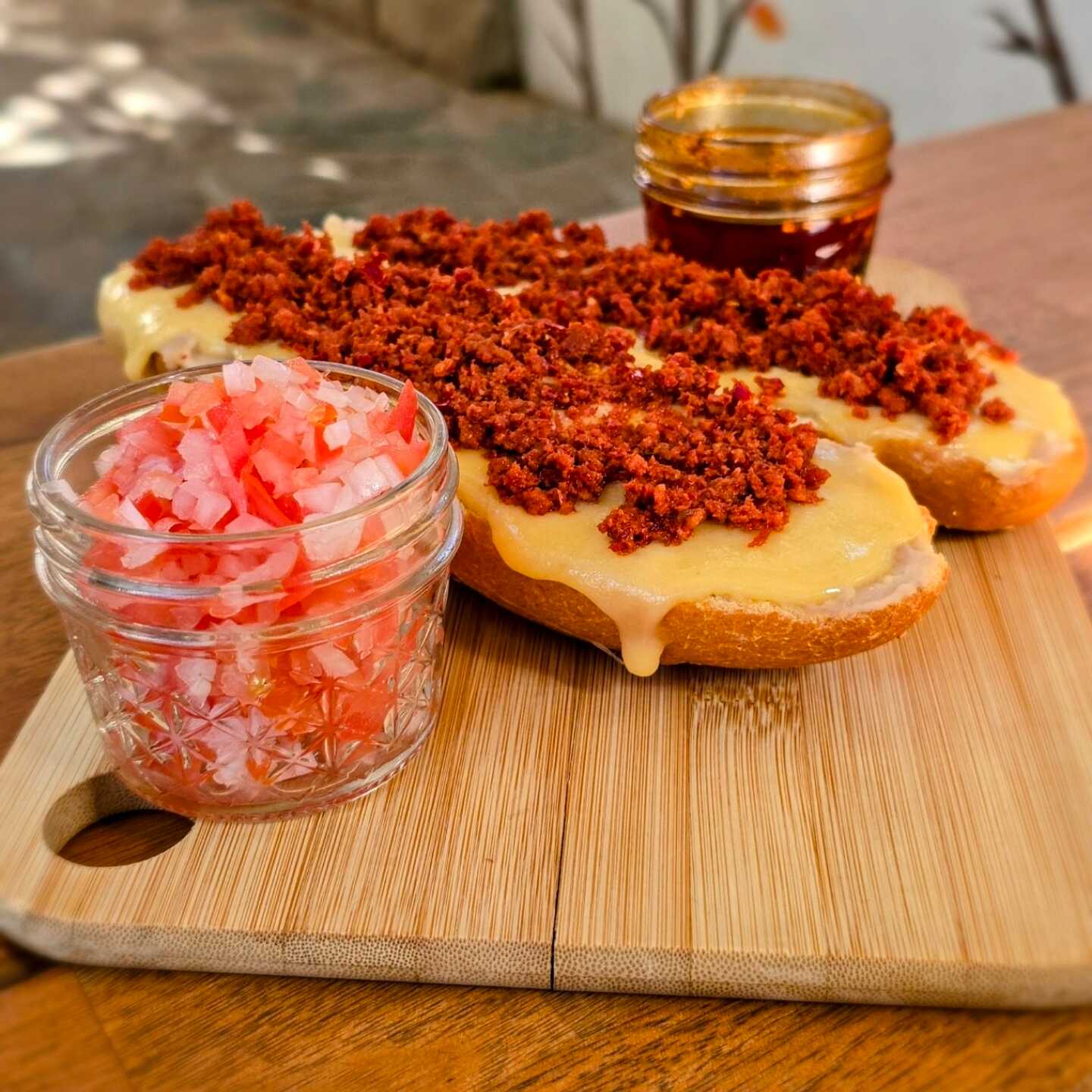 Molletes con chorizo