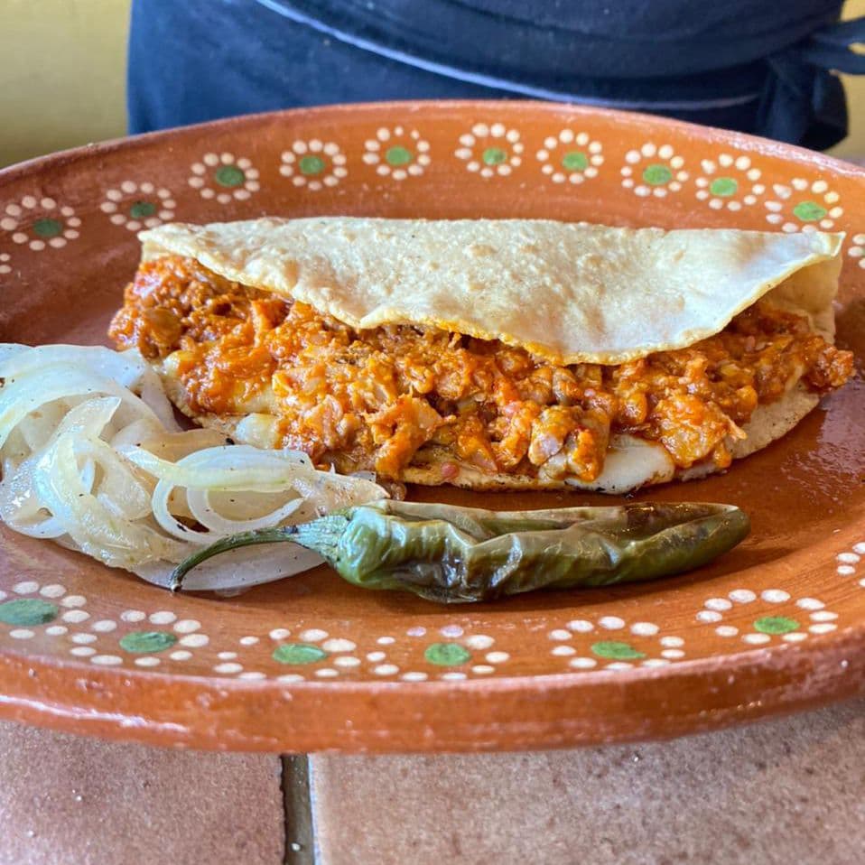 Taco de Chicharrón Prensado en Salsa Roja