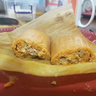 Tamal de Puerco en Salsa Verde