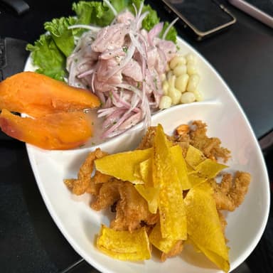 CEVICHE CON CHICHARRON
