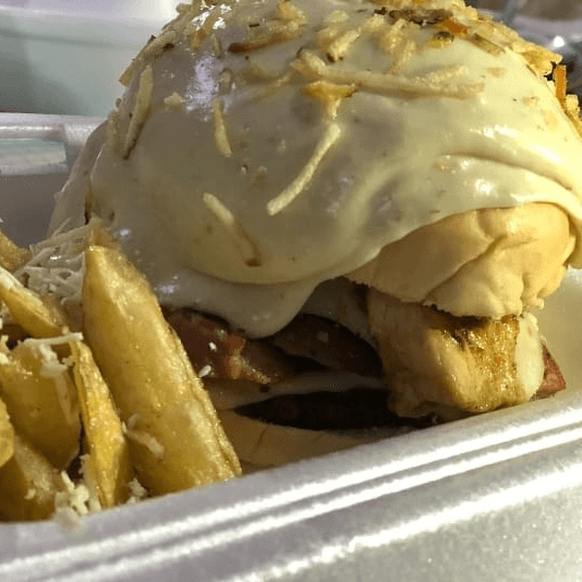Burgers de " La Estrella Gratinada " + Papitas