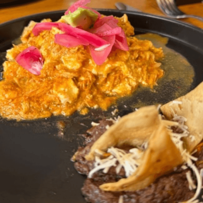 Huevos Revueltos con Cochinita