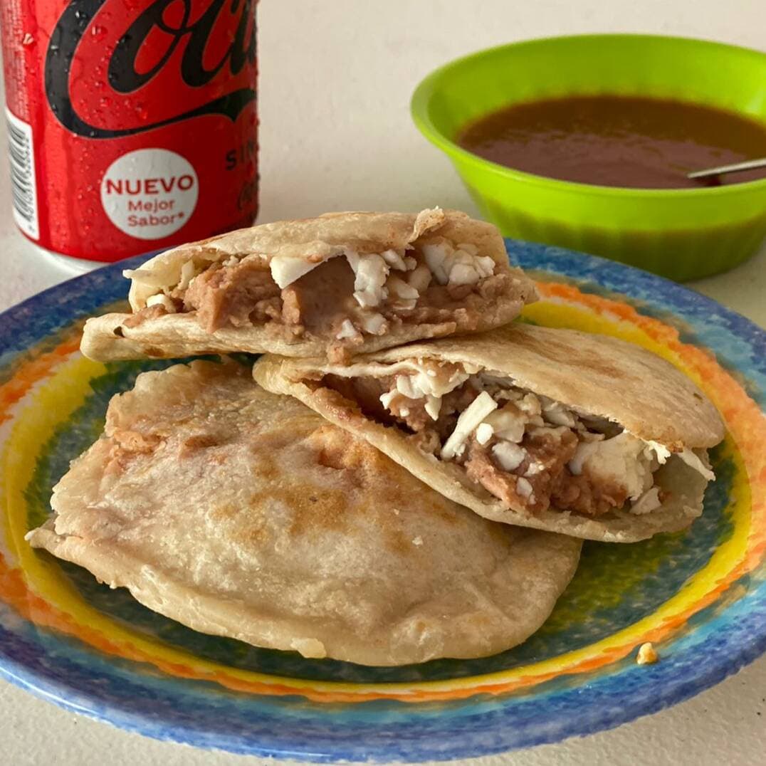 Gordita de Frijoles con Queso