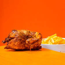 POLLO ENTERO + PAPAS FRITAS + CREMAS