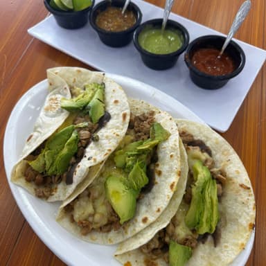 Taco de Harina con Queso