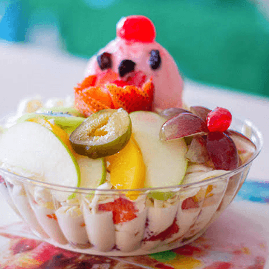 Fruta, Granola, Miel y Yogurt