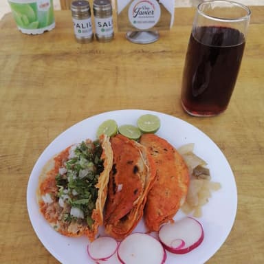 2 Tacos Blandos + 2 Dorados + Consomé + Coca