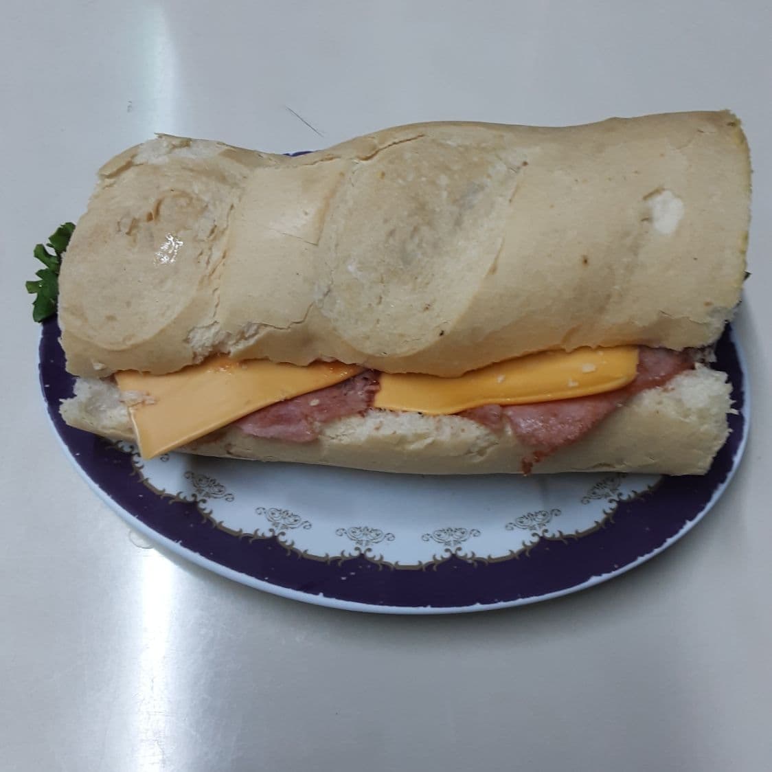 Emparedado de Jamón y Queso.