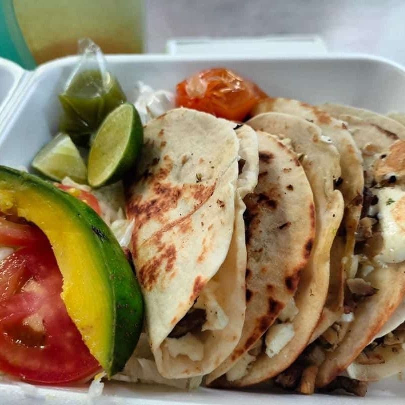 Taco de Asada en Harina