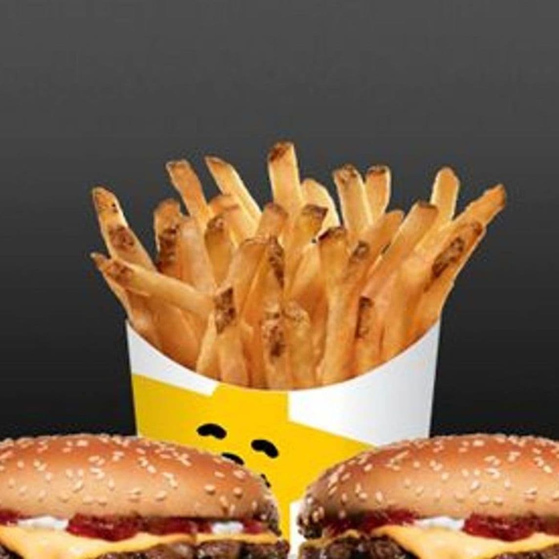 2 Hamburguesas Famous Star, Papas Fritas