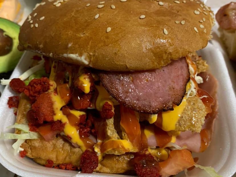 LOS REYES DEL HOT DOG (TORTAS, ALITAS Y BONELES)