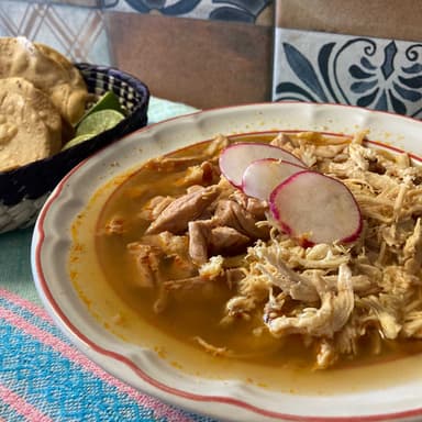 Medio pozole de maciza con pollo