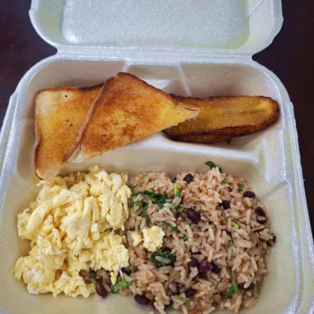 Gallo Pinto con Dos Acompañamientos