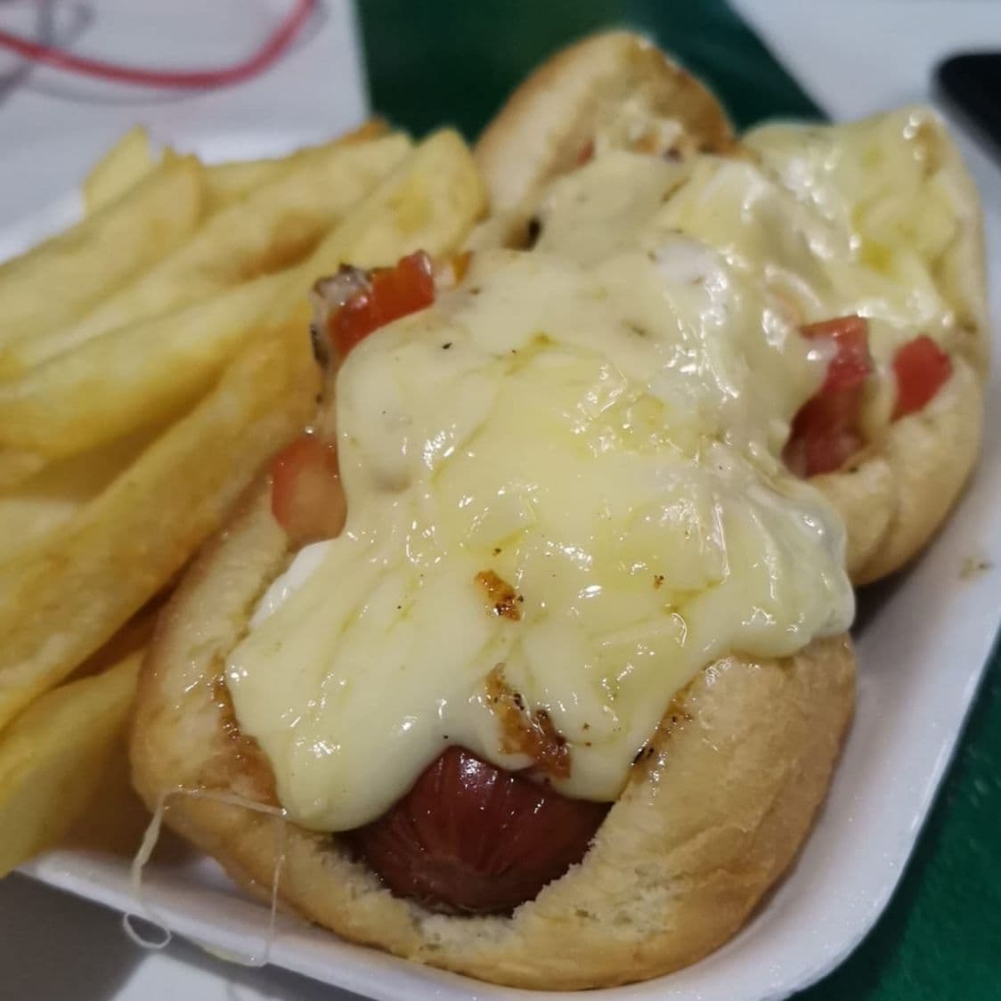 Gratinado Hot Dog Queso Chester