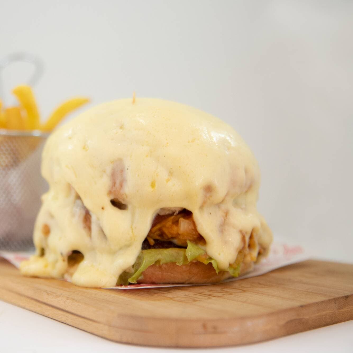 Hamburguesa con Pollo Gratinado