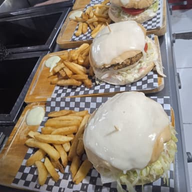 2 Hamburguesa + Papas Francesa
